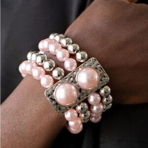 🩷Silver and pink pearl stretch bracelet